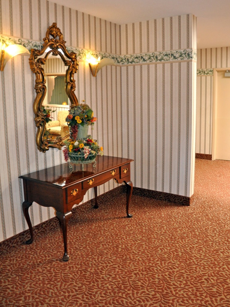 Tandus Cloisonne patterned broadloom in a Nursing & Rehab hallway.
